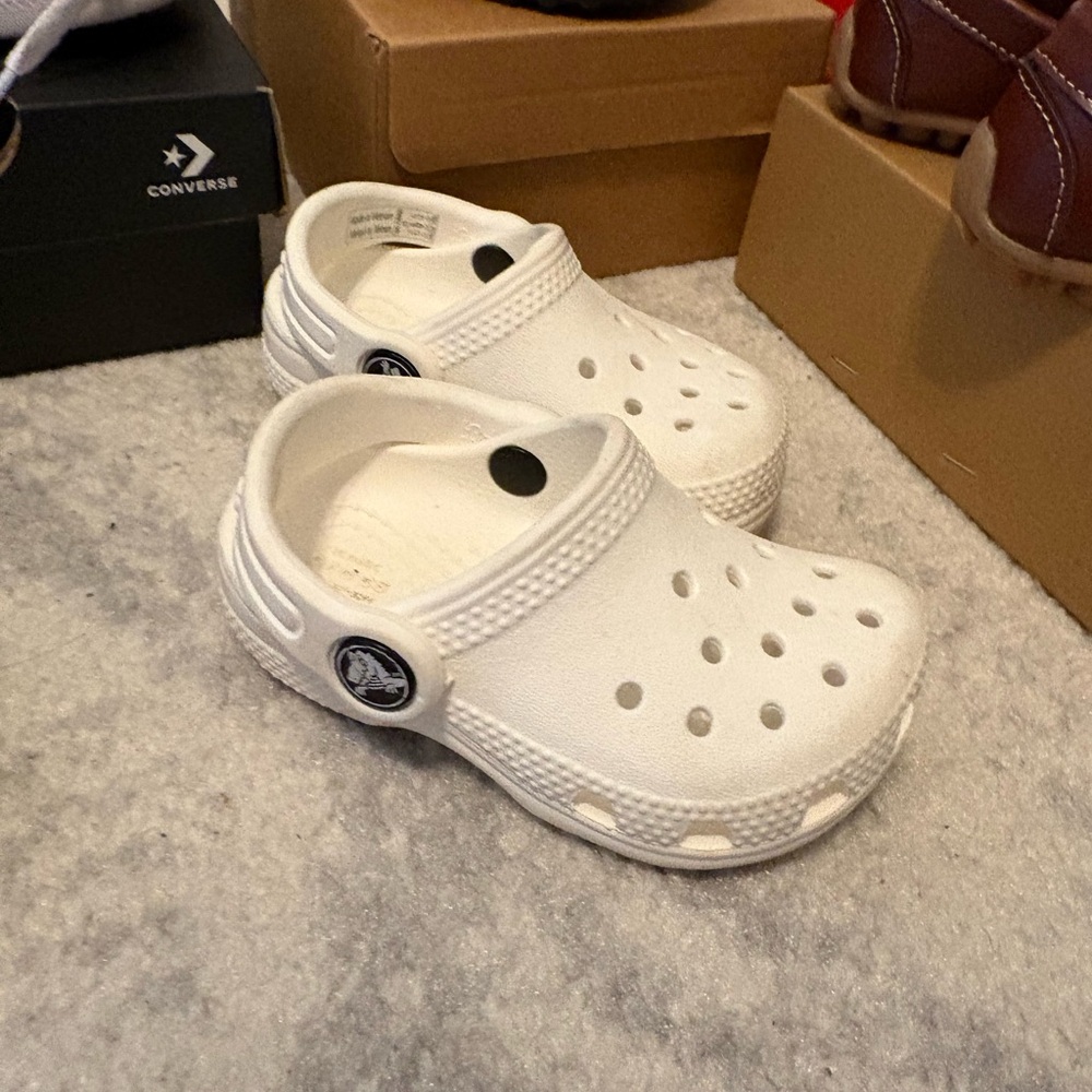 CROCS Kids' Classic Clog in White